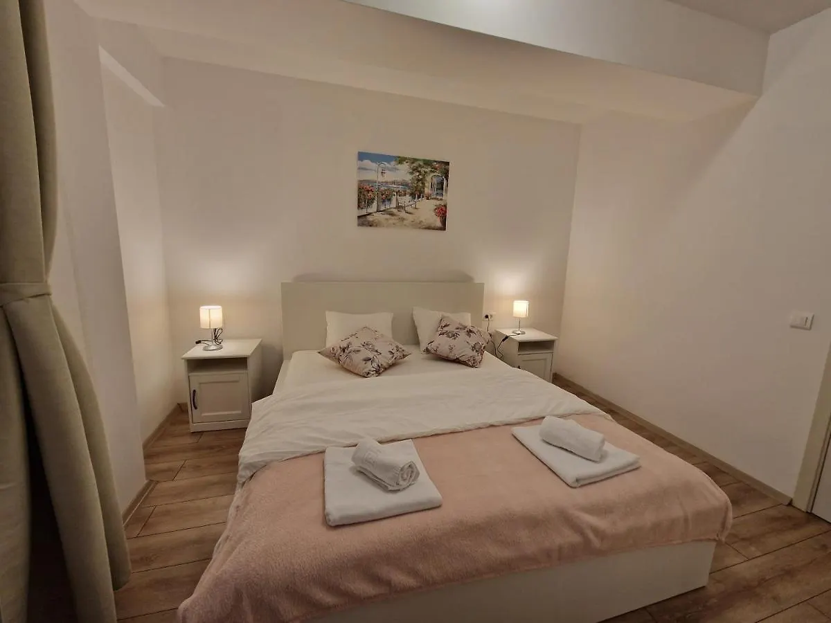 Апартаменты Sky Airport Residence Отопени
